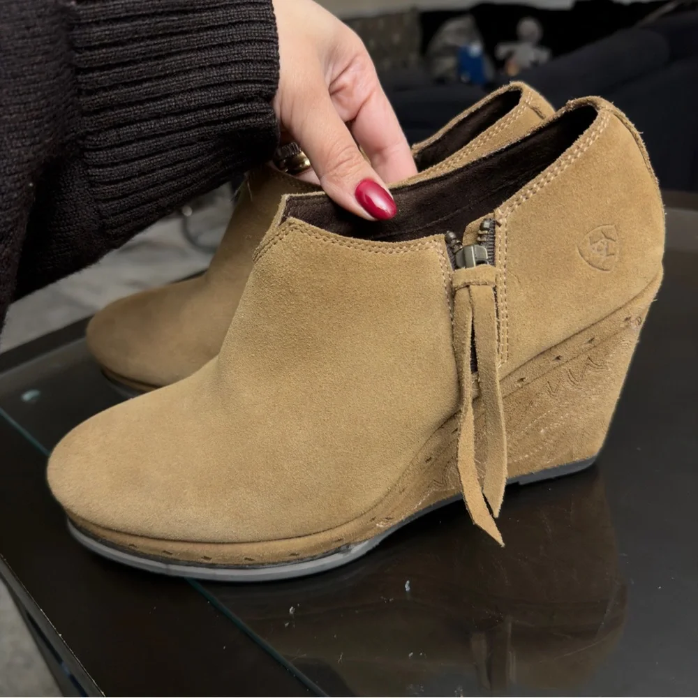 ariat suede ankle bootie plataform 9.5 B - Picture 9 of 9
